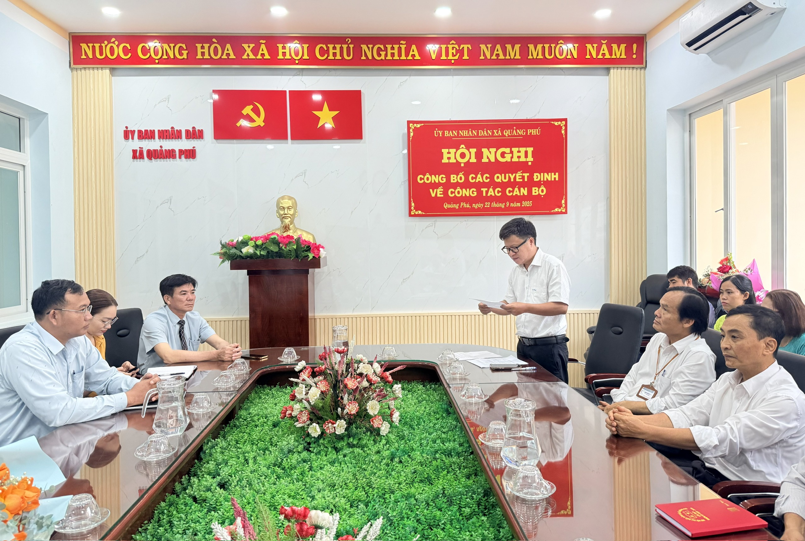 Quang cảnh lễ công bố